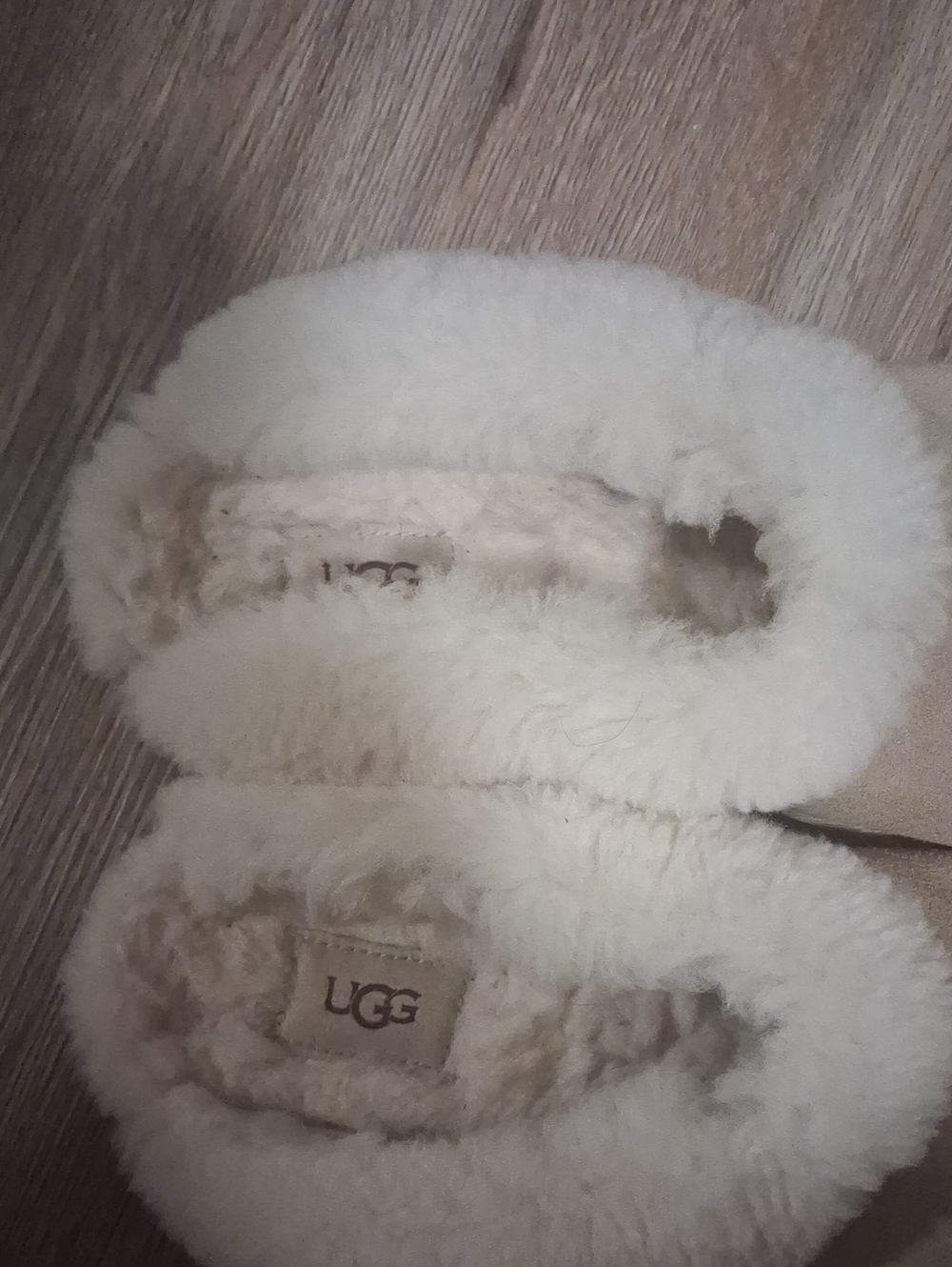 8.5 UGG Shearling Cuff Slip-On Slippers in Beige - Picture 3 of 7